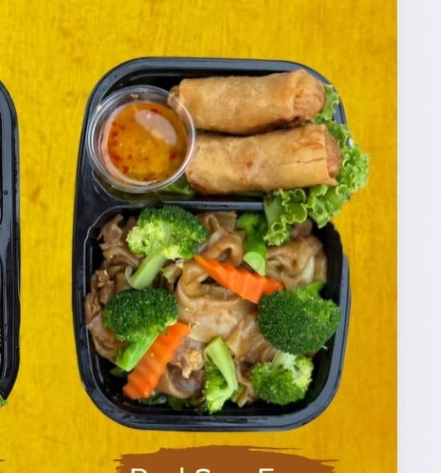 Pad See Ew Lunch Combo Set.