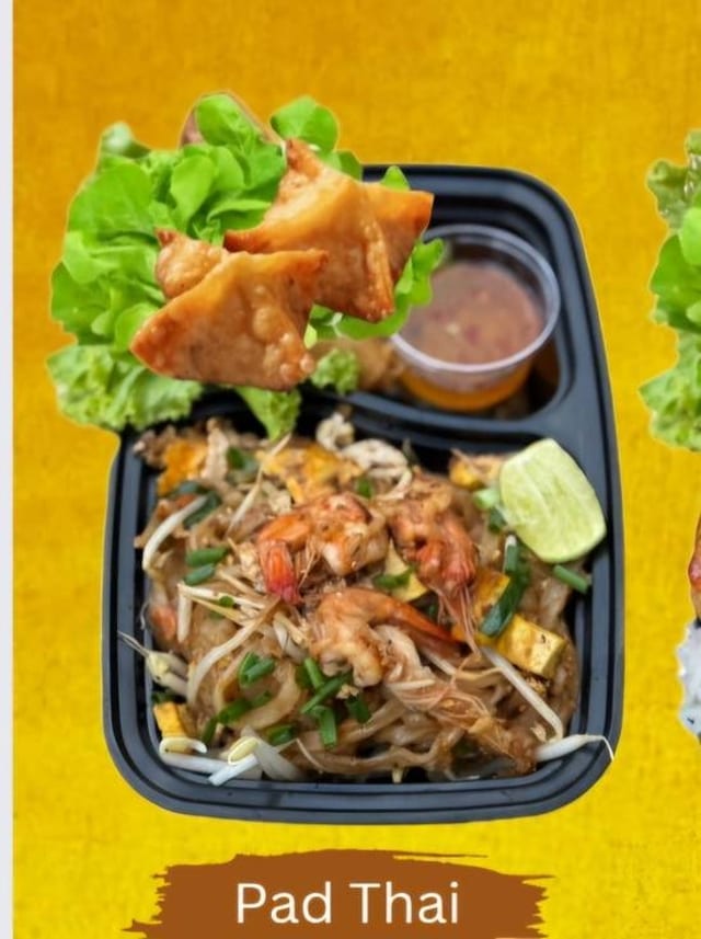 Pad Thai Lunch Combo Set.